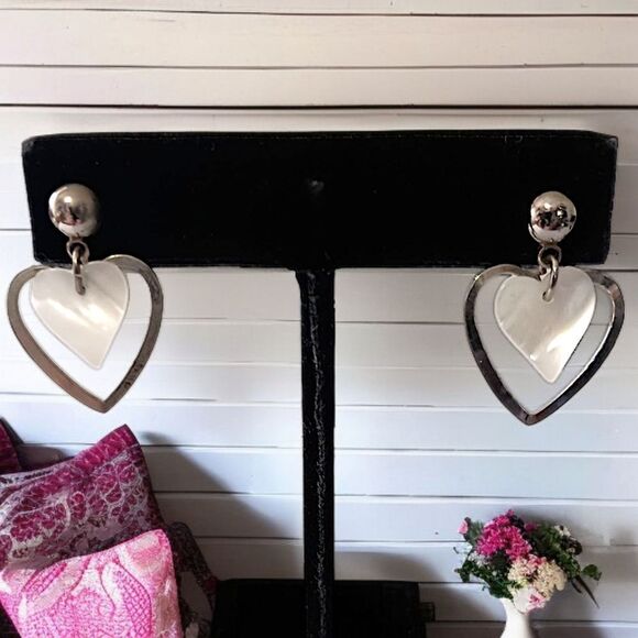 Dainty Mother of Pearl Heart Earrings Silver Tone Romantic Drop Dangle Pearlcore - Picture 13 of 14